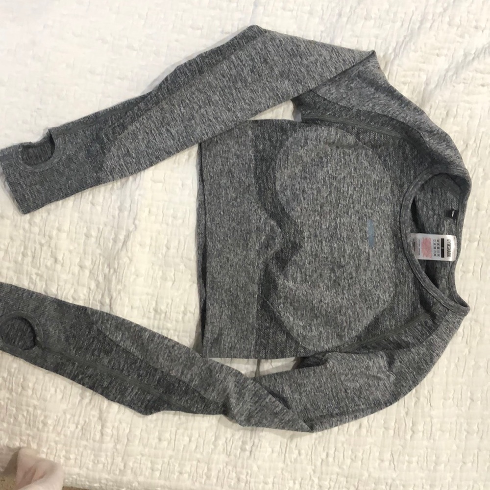 Gym shark cropped top